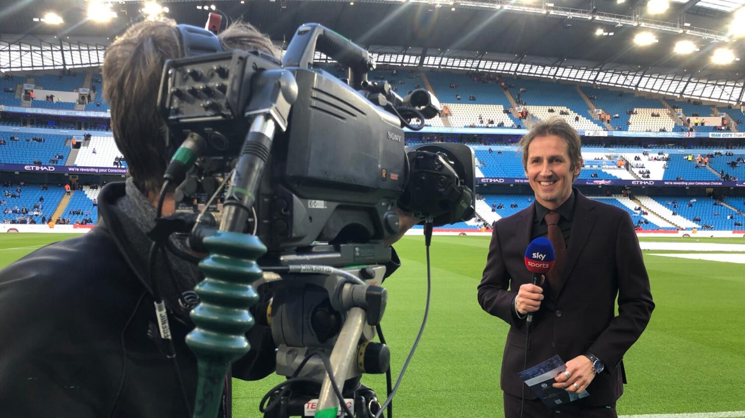 Event Moderation - Toni Tomic Sky-Experte - TV-Moderator im Stadion