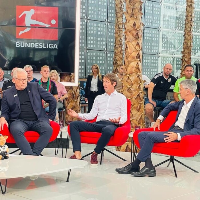 TV Moderator - Toni Tomic - Fußball-Bundesliga - Interview mit Gästen