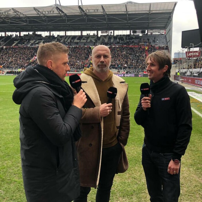 TV Moderator und Sky-Experte Toni Tomic im Fußballstadion